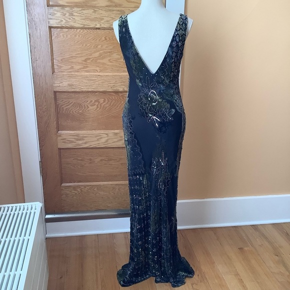 CARTISE COUTURE Black & Green Silk & Velvet Dark Floral Formal Gown - Picture 4 of 16